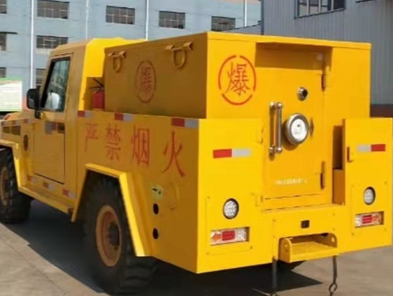 武昌凯龙爆破器材运输车：保障爆破任务的安全运行